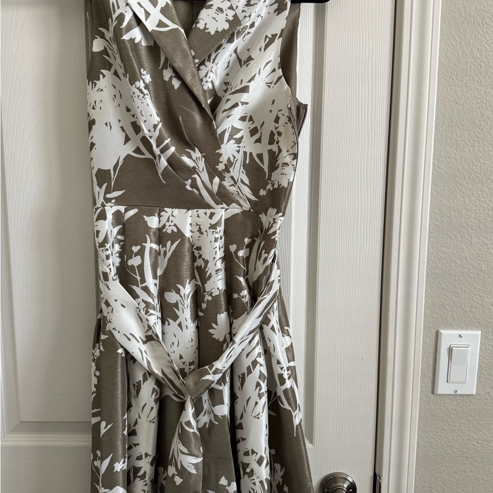 Floral Sleeveless Dress - White and Brown